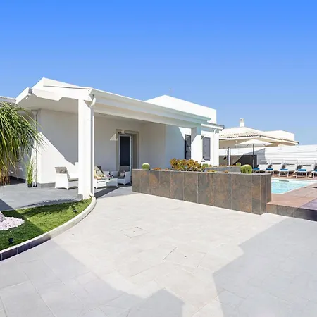 Loredana By Villa Santa Maria Del Focallo